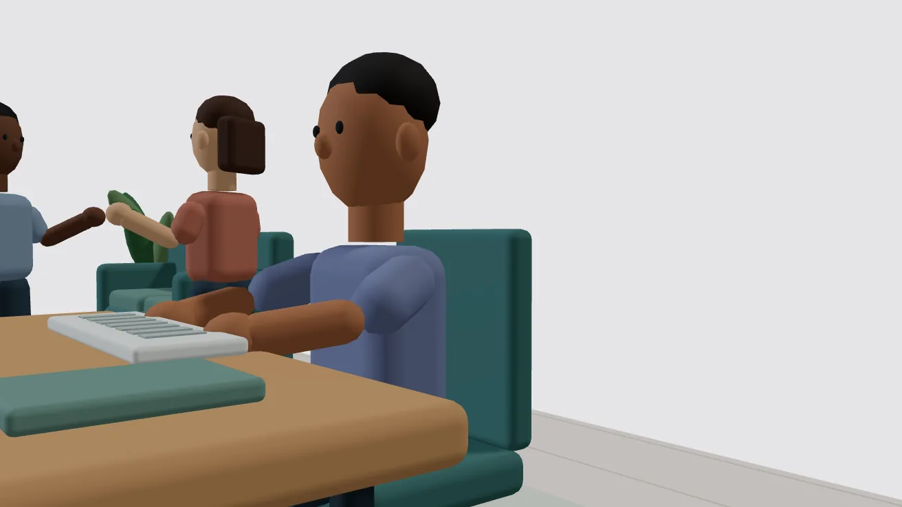 Cena 3D de um personagem de camiseta azul sentado a uma mesa de madeira diante de um monitor, com duas pessoas conversando ao fundo.
