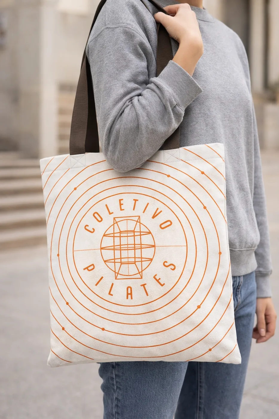 Tote bag com aplicação da marca Coletivo Pilates